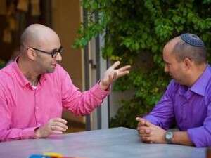לא פחות דתי בגלל הכיפה הקטנה. נפתלי בנט לא פחות דתי בגלל הכיפה הקטנה. נפתלי בנט