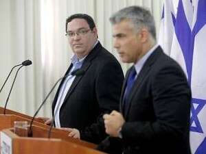 אויב מבית ללפיד? השר פירון נגד גיוס בנות. לפיד מציג את המועמד שי פירון אויב מבית ללפיד? השר פירון נגד גיוס בנות. לפיד מציג את המועמד שי פירון