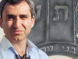 ארגן כנס פעילים בדירתו שבוע לאחר החתונה. אלקין ארגן כנס פעילים בדירתו שבוע לאחר החתונה. אלקין