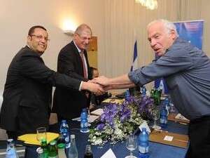 צוותי המשא ומתן של הליכוד והבית היהודי בכפר המכביה צוותי המשא ומתן של הליכוד והבית היהודי בכפר המכביה