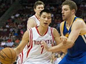 ג'רמי לין בפעולה. היה שותף מלא לשיא של הרוקטס ג'רמי לין בפעולה. היה שותף מלא לשיא של הרוקטס