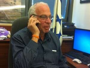 אורי אריאל משוחח עם אלי ישי אורי אריאל משוחח עם אלי ישי