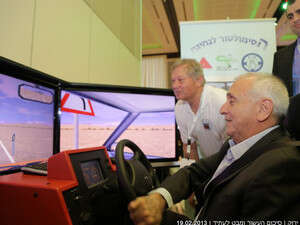 השר לביטחון פנים, יצחק אהרונוביץ' במהלך הסימולציות השר לביטחון פנים, יצחק אהרונוביץ' במהלך הסימולציות