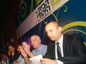 בנט בוועידת הבית היהודי. בנט בוועידת הבית היהודי.