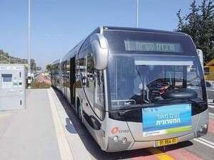 מטרונית. רגע אפשר לחשוב שזו עוד נסיעה שגרתית בערי אירופה מטרונית. רגע אפשר לחשוב שזו עוד נסיעה שגרתית בערי אירופה