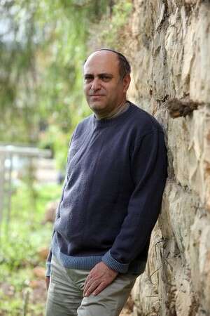 הכי דתי והכי חילוני. ד''ר משה מאיר הכי דתי והכי חילוני. ד''ר משה מאיר
