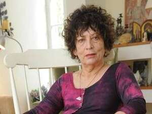 מתווכת נפלאה של שירה. נורית זרחי מתווכת נפלאה של שירה. נורית זרחי