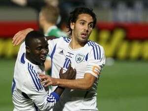 גולסה וסולליך חוגגים בבלומפילד. משחק שווה כוחות גולסה וסולליך חוגגים בבלומפילד. משחק שווה כוחות