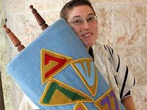 מעתה יתפללו ברחבה עצמה בצורה חוקית. נשות הכותל מעתה יתפללו ברחבה עצמה בצורה חוקית. נשות הכותל