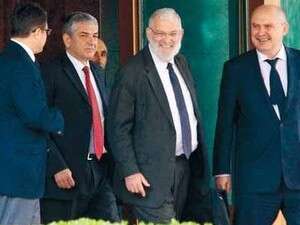 חברי המשלחת הישראלית לאנקרה. במרכז: עמידרור חברי המשלחת הישראלית לאנקרה. במרכז: עמידרור