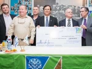 מימין לשמאל: ד''ר ישראל פלג, מיכה חריש, אפי שטנצלר, אלכס חפץ, מנחם ליבוביץ', גאל גרינוולד מימין לשמאל: ד''ר ישראל פלג, מיכה חריש, אפי שטנצלר, אלכס חפץ, מנחם ליבוביץ', גאל גרינוולד