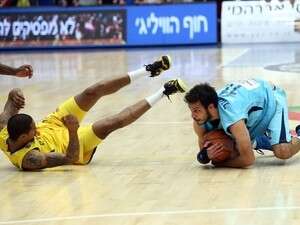 אבי בן שימול מול סילבן לנדסברג. המאמן אשם? אבי בן שימול מול סילבן לנדסברג. המאמן אשם?