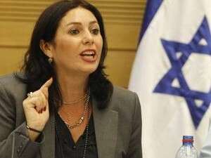 מנסים להביך אותה, ח מנסים להביך אותה, ח