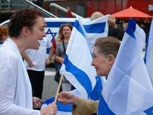 נשים בהפגנה נגד האנטישמיות בשטוקהולם נשים בהפגנה נגד האנטישמיות בשטוקהולם