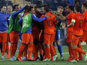 נבחרת הולנד חוגגת על חשבון רוסיה. נבחרת הולנד חוגגת על חשבון רוסיה.