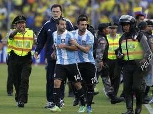 חאבייר מסצ'ראנו מסרב לרדת מהמגרש, הלילה מול אקוודור חאבייר מסצ'ראנו מסרב לרדת מהמגרש, הלילה מול אקוודור