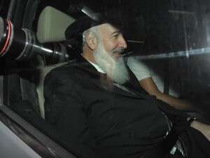הרב יונה מצגר יוצא מחקירה הלילה הרב יונה מצגר יוצא מחקירה הלילה