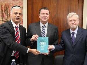 מבקר המדינה מגיש ליו מבקר המדינה מגיש ליו
