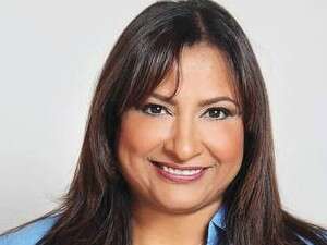 מתמודדת מול אישה נוספת על התפקיד הנכסף. ד מתמודדת מול אישה נוספת על התפקיד הנכסף. ד