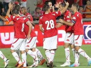 שחקני הפועל חוגגים עלייה לשלב הבא שחקני הפועל חוגגים עלייה לשלב הבא