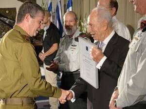 לחזק את המילואימניקים. פרס בטקס לחזק את המילואימניקים. פרס בטקס