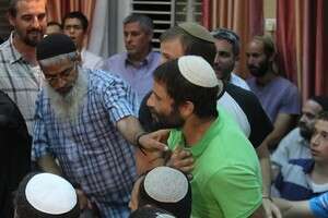האיש שהתפרץ בשיעורו של הרב מוטי אלון במגדל האיש שהתפרץ בשיעורו של הרב מוטי אלון במגדל