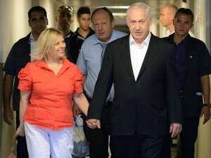 נתניהו יוצא מהניתוח, לפני ארבעה חודשים נתניהו יוצא מהניתוח, לפני ארבעה חודשים