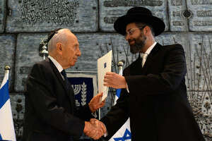 הרב דוד לאו עם הנשיא פרס הרב דוד לאו עם הנשיא פרס