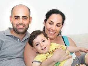 רעות-מורן ויניב אזולאי עם בנם איתן רעות-מורן ויניב אזולאי עם בנם איתן