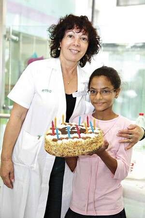 אמנה וקנין חוגגת 12 אמנה וקנין חוגגת 12