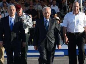 פרס, נתניהו ויעלון בטקס סיום קורס החובלים פרס, נתניהו ויעלון בטקס סיום קורס החובלים