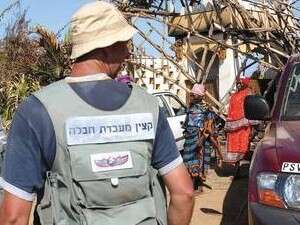 ישראלים באזור הפיגוע במומבסה ב-2002 ישראלים באזור הפיגוע במומבסה ב-2002