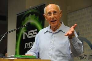 החשיפה לא נגמרה. אלי זעירא בכנס 40 שנה למלחמת יום כיפור במכון למחקרי ביטחון לאומי החשיפה לא נגמרה. אלי זעירא בכנס 40 שנה למלחמת יום כיפור במכון למחקרי ביטחון לאומי