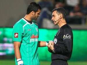 שי שטרית מול צחי גיגי. מה עובר עליו? שי שטרית מול צחי גיגי. מה עובר עליו?