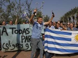 אוהדי אורוגוואי חוגגים בדרך לירדן, היום אוהדי אורוגוואי חוגגים בדרך לירדן, היום