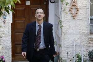 שי ניצן יוצא מביתו לאחר שהוחלט על מינויו שי ניצן יוצא מביתו לאחר שהוחלט על מינויו