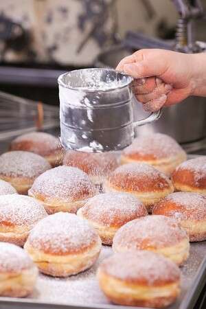 פצצת קלוריות משגעת. הסופגניה פצצת קלוריות משגעת. הסופגניה