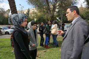 שר שלום ג'רבי ומתנדבות ערביות שר שלום ג'רבי ומתנדבות ערביות
