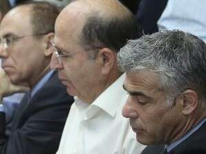 להצניע את פרטי ההסכם. שר האוצר לפיד ושר הביטחון יעלון בישיבת ממשלה להצניע את פרטי ההסכם. שר האוצר לפיד ושר הביטחון יעלון בישיבת ממשלה