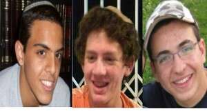 מתפללים לשלומם. אייל יפרח, נפתלי פרנקל וגיל-עד שאער מתפללים לשלומם. אייל יפרח, נפתלי פרנקל וגיל-עד שאער