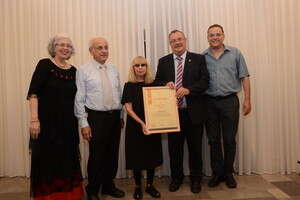 מימין לשמאל יורם רותם העורך המוסיקה הראשי של גלי צה''ל, נשיא אונ' בר אילן הרב פרופ' דניאל הרשקוביץ , רחל שפירא, פרופ' איתן אביצור וד''ר טלילה אלירם מימין לשמאל יורם רותם העורך המוסיקה הראשי של גלי צה''ל, נשיא אונ' בר אילן הרב פרופ' דניאל הרשקוביץ , רחל שפירא, פרופ' איתן אביצור וד''ר טלילה אלירם