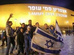 שלט הכניסה באצטדיון סמי עופר שלט הכניסה באצטדיון סמי עופר