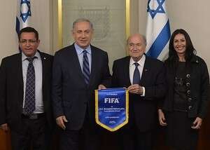 בלאטר עם נתניהו, יו''ר ההתאחדות עופר עיני ושרת הספורט מירי רגב בלאטר עם נתניהו, יו''ר ההתאחדות עופר עיני ושרת הספורט מירי רגב