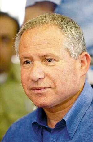 הביקורת מסכנת את החיילים. השר לביטחון פנים, אבי דיכטר. צילום: פלאש 90 הביקורת מסכנת את החיילים. השר לביטחון פנים, אבי דיכטר. צילום: פלאש 90