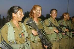 חיילות קרביות חיילות קרביות