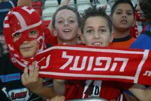 אוהדי נצרת עילית. המחירים נחתכו בחצי. צילום: הרצל שפירא אוהדי נצרת עילית. המחירים נחתכו בחצי. צילום: הרצל שפירא