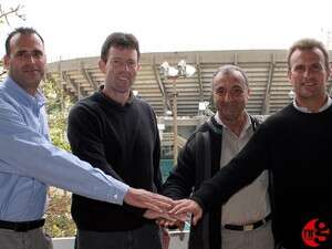 משה חביב (שני מימין). סכסוך עם פייבל משה חביב (שני מימין). סכסוך עם פייבל