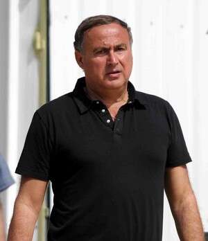 אריק איזיקוביץ'. אריק איזיקוביץ'.