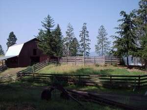 בירת המחוז. נוף טיפוסי בקולומביה הבריטית בירת המחוז. נוף טיפוסי בקולומביה הבריטית