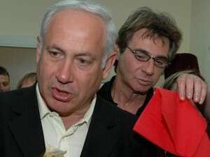 מוטי גלעדי וביבי. נוכח נפקד. מוטי גלעדי וביבי. נוכח נפקד.